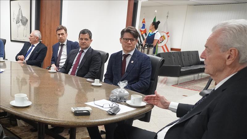 TCMSP firma acordo com TCE-PR para adesão ao Sistema INTEGRA e moderniza processos de fiscalização.
